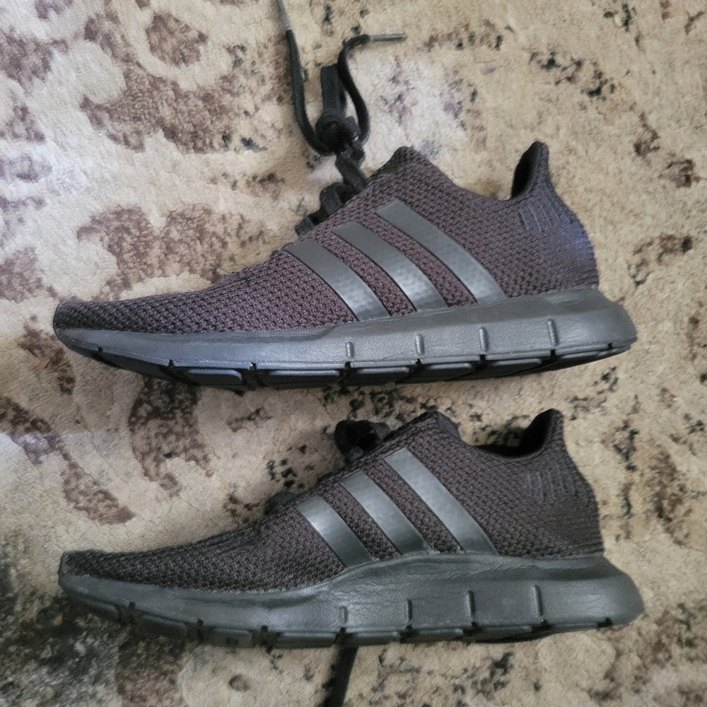 Adidas - Picture 3 of 5
